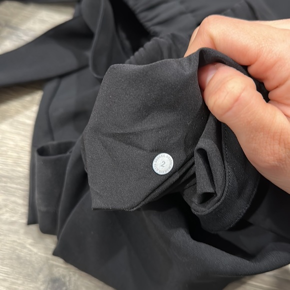 • Lululemon • Noir Wide Leg Belted Athletic Pants Black Womens 2 - Picture 4 of 5